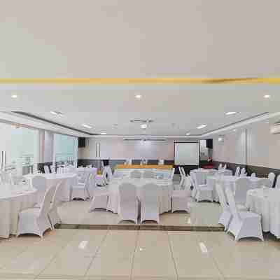 Hotel Suni Sentani Managed by East Season Dining/Meeting Rooms