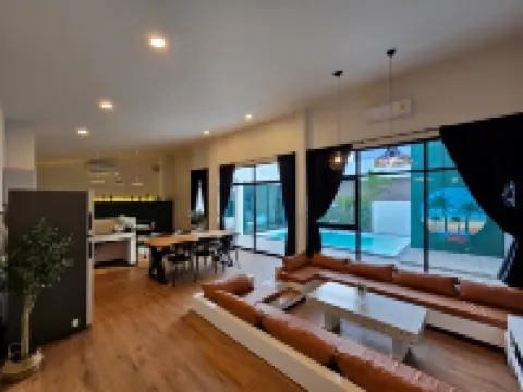 Madaguscar Private Pool Villa-Pattaya