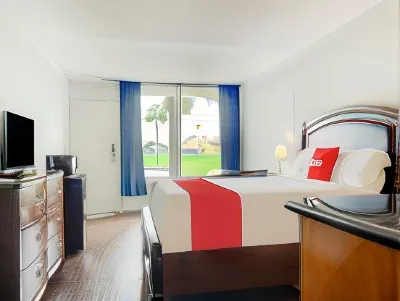 OYO Hotel Dundee by Crystal Lake Hotels in Lake Wales