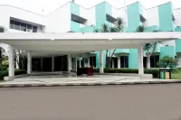 Puspiptek Residence Syariah Mitra RedDoorz Hotel dekat Paradise Dreamland