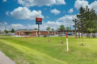 Econo Lodge Neenah Hotels in Neenah