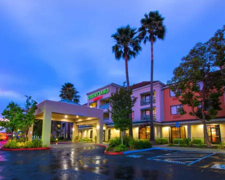 Courtyard Oakland Airport Hotels in Oakland