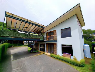 Calathea Lodge Monteverde