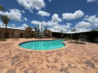 Stork RD Budget Rooms - Private Rooms with Shared Bathrooms Access to Pool Hotels in Longreach