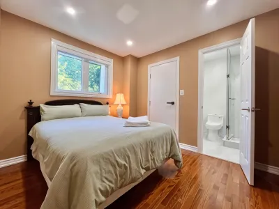 Cozy Home Near Transit & Hillcrest Mall with Free Parking Hôtels à : Thornhill