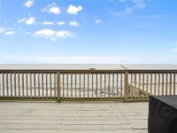 Cozy Ocean Front Retreat with Private Beach! - ติดทะเล