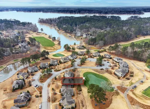Lake Oconee Getaway.  Spacious family & pet-friendly retreat in gated community