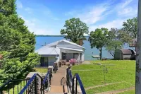 Welcoming and Cozy 2 bedroom KY lake cottage * Beautiful Views!