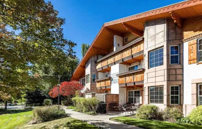 Luxe Chalet - Sleeps 15