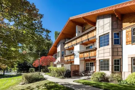 Luxe Chalet - Sleeps 15