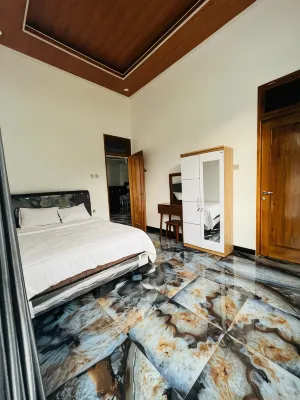 Villa De’Corrinna Hotel dekat Campervan Gunung Bunder, Bedeng Campsite