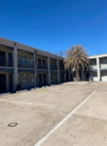 Howard Johnson by Wyndham Historic Lake Charles