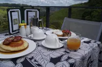 Top of the Hill - Frühstück