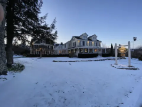 Spouter Inn Bed & Breakfast