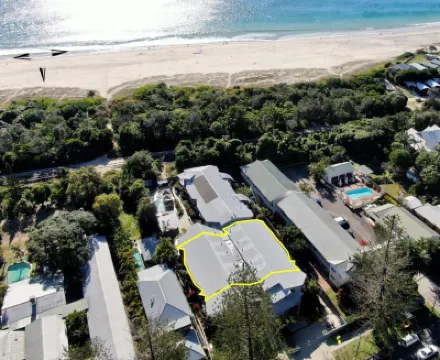 The Byron Beachcomber Hotels near Belongil Beach