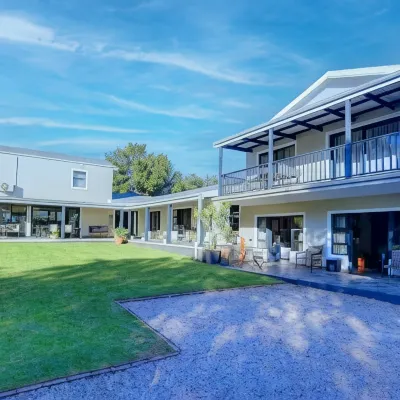 Burrough Place Hotels near Outeniqua Pass