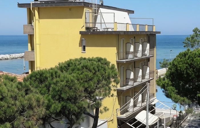 Hotel Crosal
