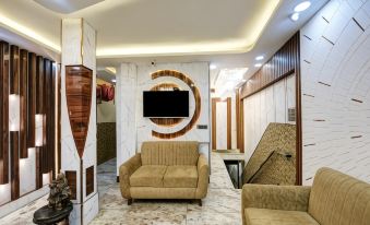 New Frontier - 2 Mins from Old Delhi Railway Station & Chandni Chowk