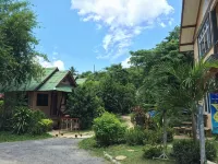 Sandee Bungalow Отели рядом с достопримечательностью «Koh Phangan»