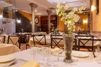 Hostal Restaurante Puerta del Alcázar - พร้อมอาหารเช้า