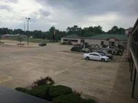 Super 8 by Wyndham Jasper TX - Bãi đậu xe