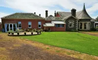 Coragulac House Cottages Hotels near Floating Islands Conservation Reserve