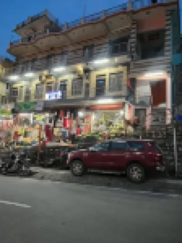 Girish Alay Home Stay 루드레이프레이에그 호텔