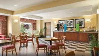 Summit Suites - Kolam Renang