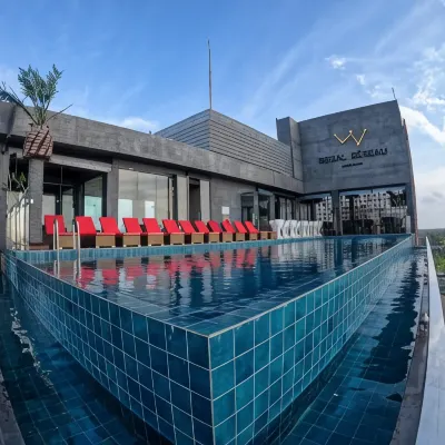 Regal Réseau Hotel & Spa Hotels near Dutch Clock Tower