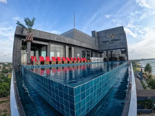 Regal Réseau Hotel & Spa - สระว่ายน้ำบนดาดฟ้า
