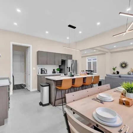 22min drive to Niagara. Sleeps 10. 1GB. 5 Bd/4 Bth