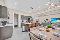 22min drive to Niagara. Sleeps 10. 1GB. 5 Bd/4 Bth
