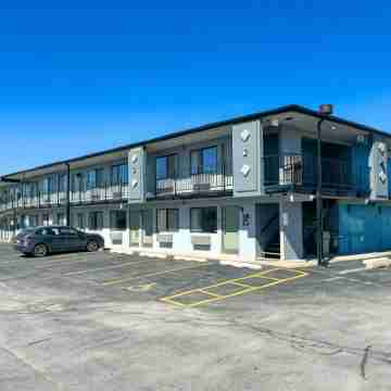 Super 7 Motel Hotel Exterior