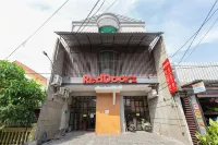OYO 3219 Kristian Residence Hotels in Sambikerep Subdistrict