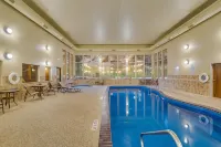 Holiday Inn Express & Suites Custer