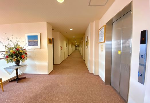 호텔 라베니르 외관 및 역에서 가까운 위치 사진