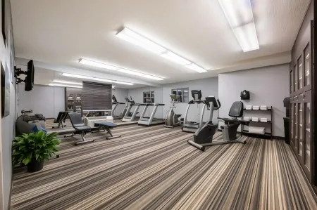 Candlewood Suites HUNTSVILLE - RESEARCH PARK Отели рядом с достопримечательностью «Университет Алабама ин Хантсвилл»