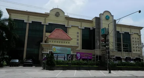 Larisae Setia Kawan Hotel فنادق في Banjarsari