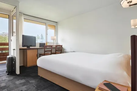 Kyriad Direct Evreux Отели в г. Эврё