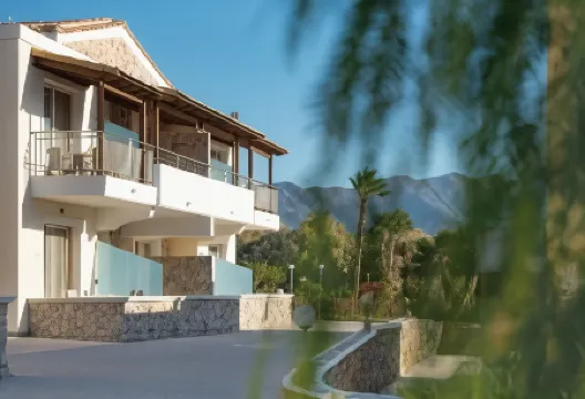 碧海藍天沙灘酒店