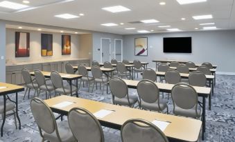 Hampton Inn & Suites Alliance
