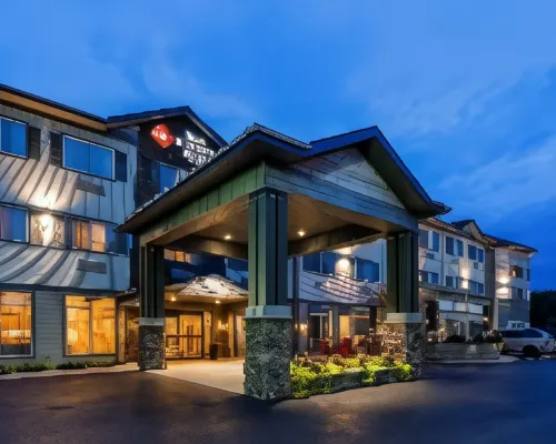Best Western Plus Vineyard Inn  Suites Hotels in Yates County