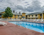 Baymont by Wyndham Harrisburg - Pools