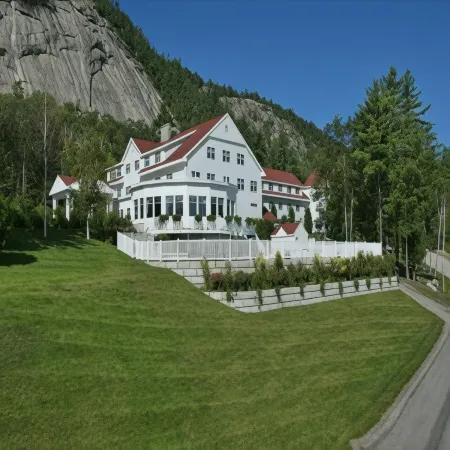 White Mountain Hotel and Resort Отели в г. Халес Локейшен