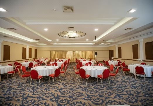 Anemon Grand Manisa Otel 실내 수영장