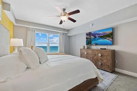 Newest Oceanfront Condo On The Beach Отели рядом с достопримечательностью «Парк Ван Авеню»