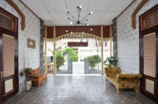 RedDoorz at Golden Inn Tugu Yogyakarta