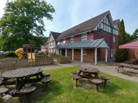 Premier Inn London Gatwick Airport East Các khách sạn ở Copthorne