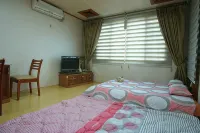 Seogwipo Seongsan Ilchul Condo Pension Hotels near Seopjikoji
