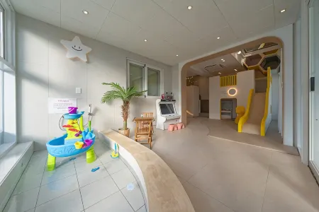 Gyeongju Four Kids Pool Villa Отели рядом с достопримечательностью «Gameunsa»